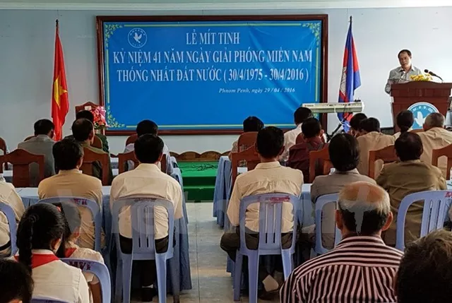 'Người không phải chạy ăn từng bữa mới chê việc văn phòng'