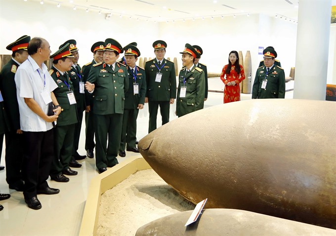 Mine experts hold meeting in Hà Nội