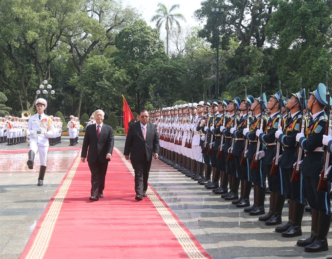 VN, Lao Paraders laud special bilateral friendship