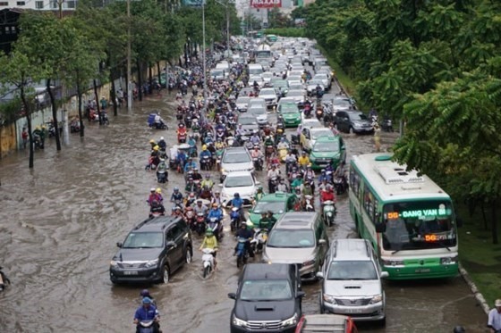 City speeds up flood-prevention project on Nguyễn Hữu Cảnh St
