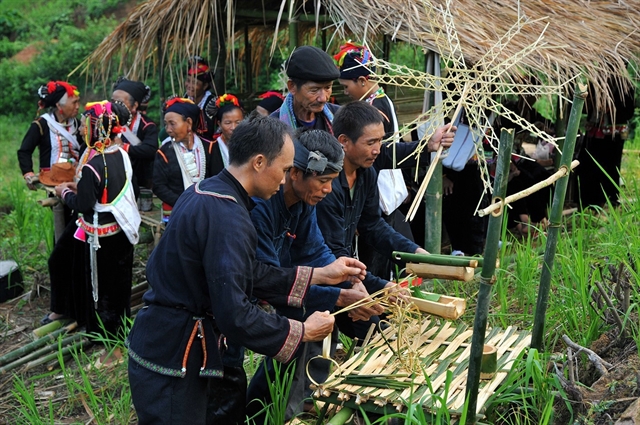 Khơ Mú ethnic minority group wishes for a bumper crop