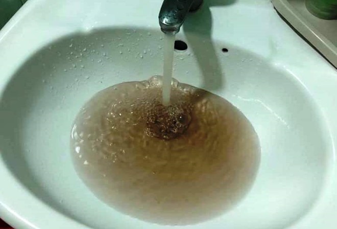 Low-quality pipelines makes Đà Nẵngs tap water cloudy
