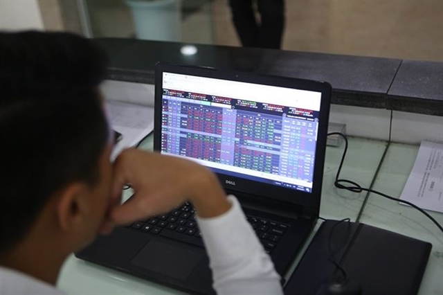 VN stocks expected to decline, hopes rest on banks