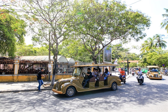 Hội An debuts public battery-powered cars