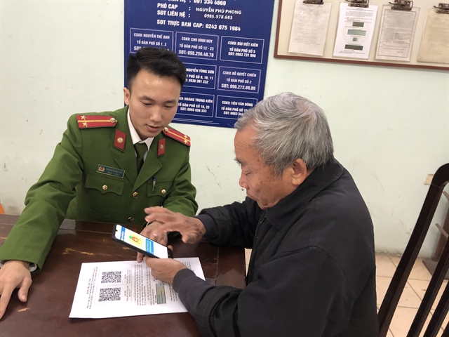 Long Biên District police apply IT in admin