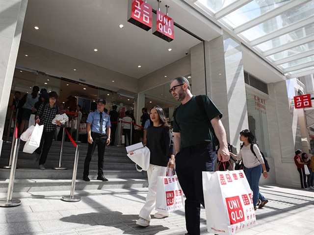 Uniqlo opens Fair Lakes store its first in an openair shopping center   FFXnow