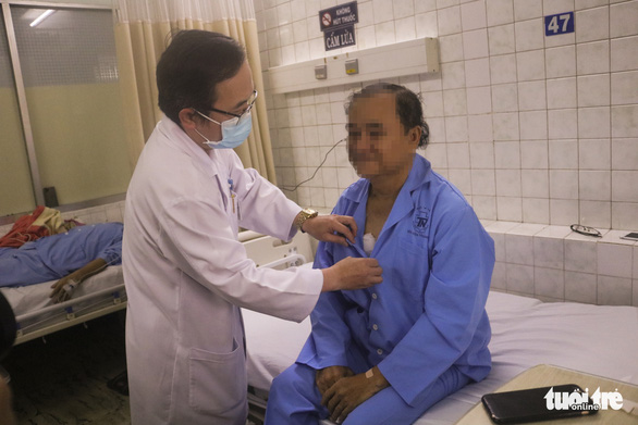 Doctors at Thống Nhất Hospital perform  endoscopic mitral valve surgery