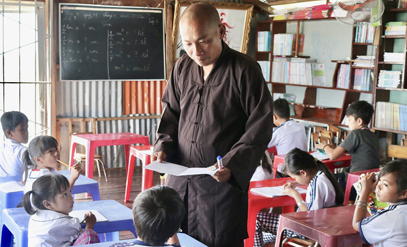 Floating classroom helps children in fishing village to integrate