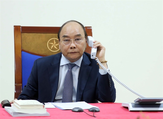 PM Nguyễn Xuân Phúc holds phone talks with Japanese counterpart