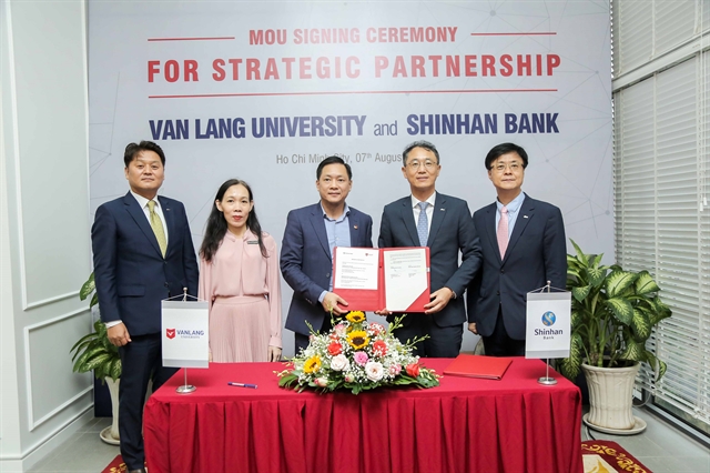 Shinhan Bank, Van Lang University become partners