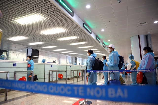 PM order cutback on inbound flights until after Tết over new coronavirus variant concerns