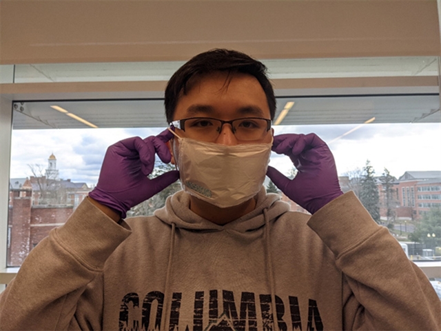 Vietnamese researchers in the US invent COVID-19 vaccine patches and reusable face masks