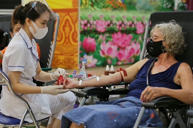Hà Nội expats donate blood during pandemic