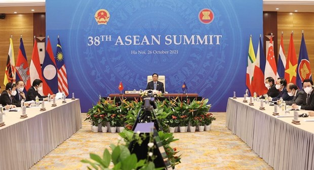 PM attends five conferences on first day of 38th 39th ASEAN Summits and Related Summits