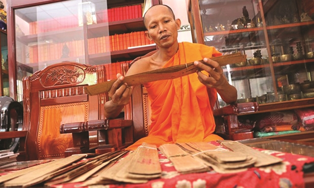An Giang to preserve Khmer Buông leaf writing