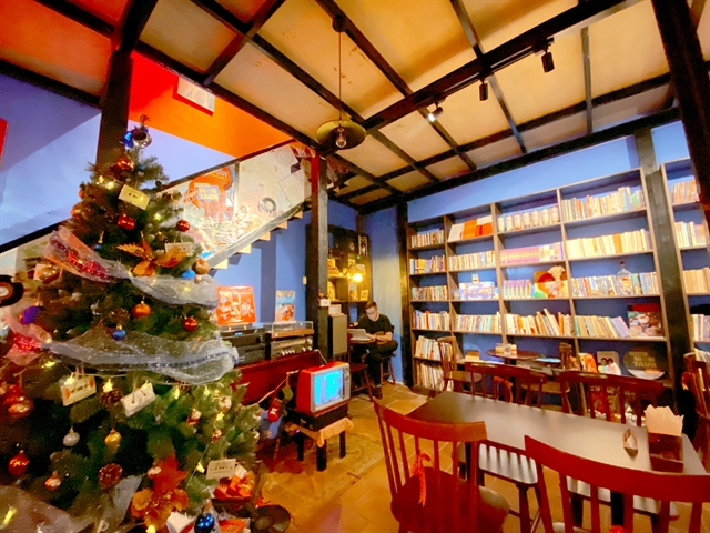 Retro cafe perfect for Christmas in Hà Nội