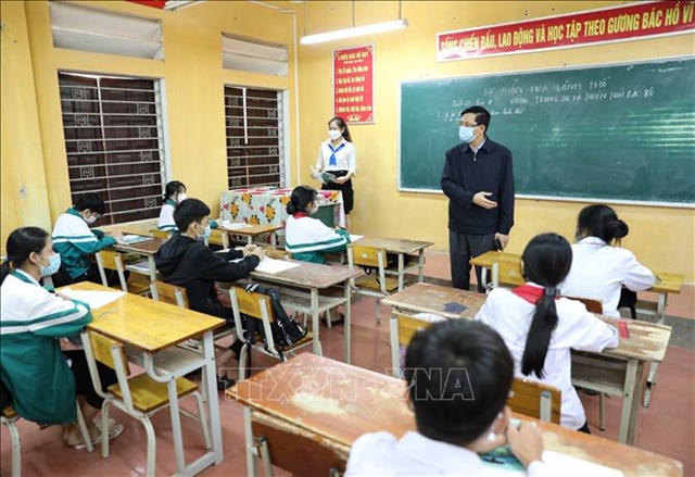 Hà Nộis high-school students to be back to school from December 6