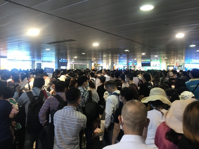 HCM City airport overrun by crowds as domestic travel picks up