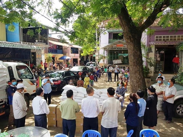 Vietnamese people aid Cambodia in COVID-19 fight
