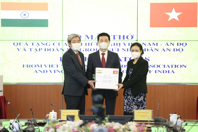 Vietnamese-India friendship association presents 100 ventilators to India