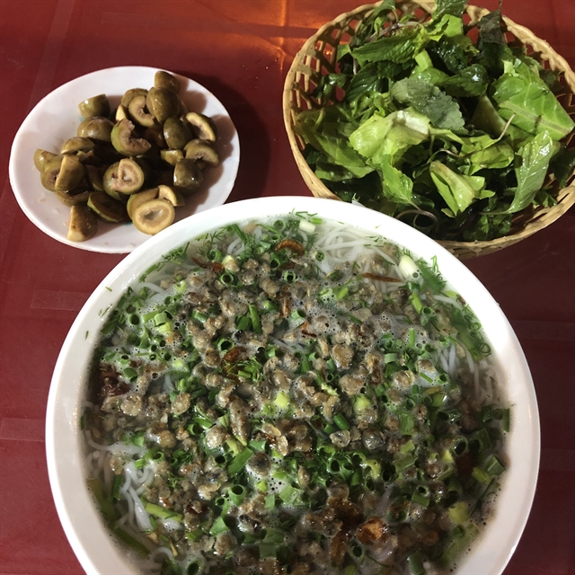 Mussel vermicelli soup helps to cool down summer heat