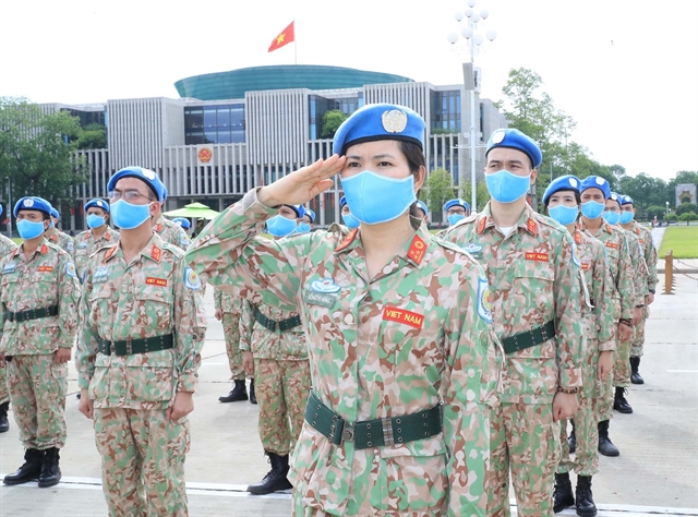 Staff of Level-2 Field Hospital No.2 pay tribute to late President Hồ Chí Minh