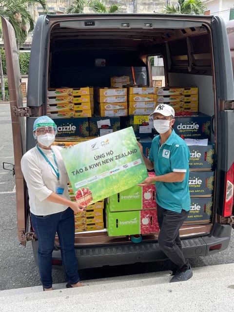 New Zealand exporters donate fruits to show appreciation for VN COVID warriors