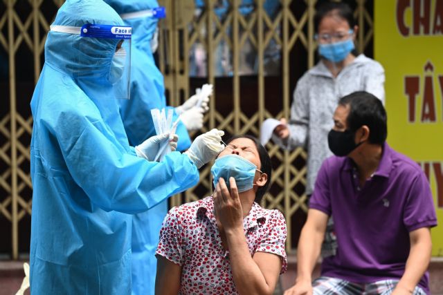 France, Hungary offer COVID-19 vaccines, rapid test kits to Việt Nam