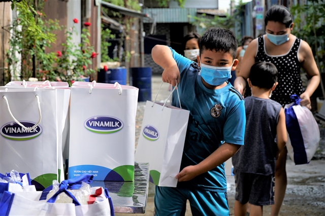 Vinamilk sends 45,000 gifts to three provinces and cities hard hit by pandemic