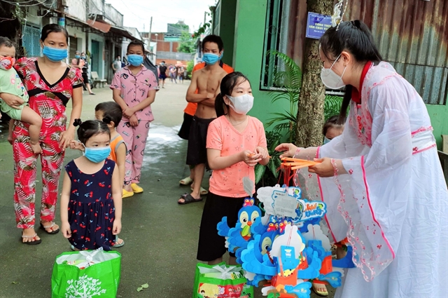 Efforts made to bring a special Mid-Autumn Festival for kids amid COVID-19 pandemic