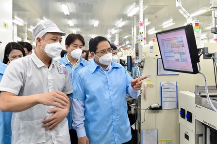 Prime Minister visits Thái Nguyên Province, Samsung