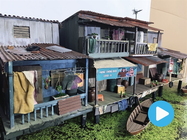 Man creates lifelike models of riverside houses