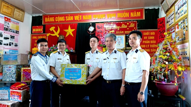Early Tết visit for officers and soldiers on DK1 Platforms