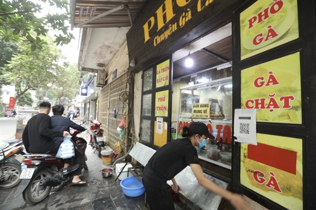 Dine-in services resume in Cầu Giấy Thanh Xuân and Ba Đình