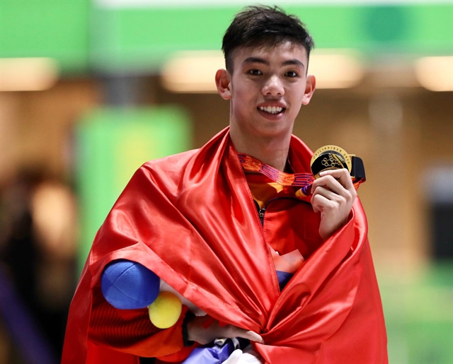 Swimmer Hoàng wins Best Athlete of 2021 award