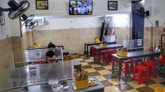 In-person dining services allowed in five wards of Hoàn Kiếm District