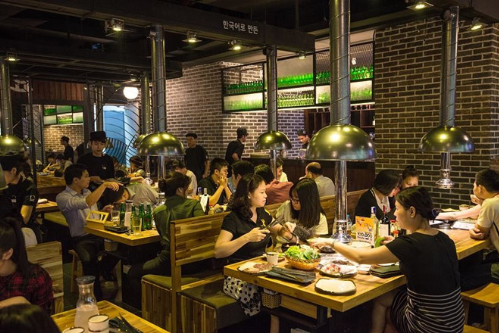 Singapore investors buy 36 per cent of local restaurant chain