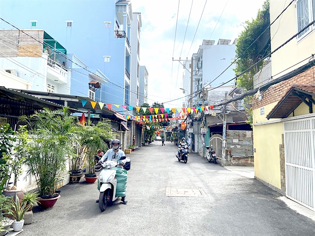 HCM City residents donate land to renovate alleyways and bridges