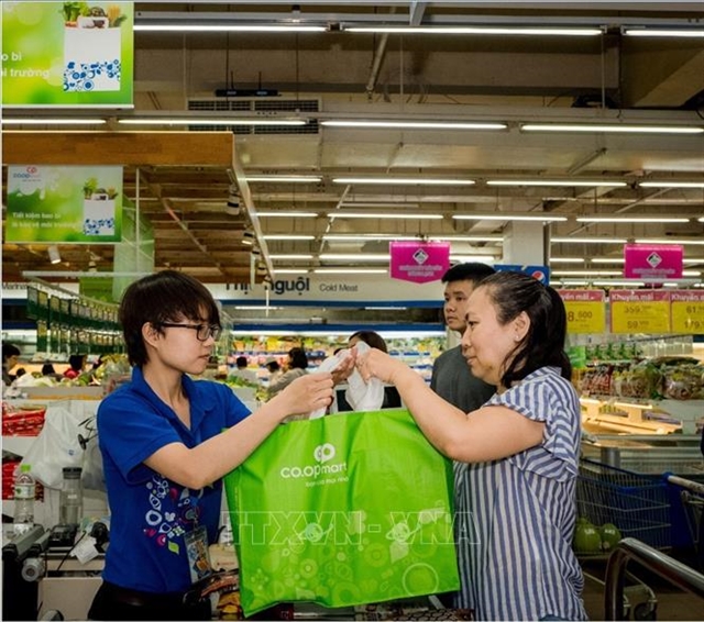 Retailers team up to reduce consumption of single-use plastic bags