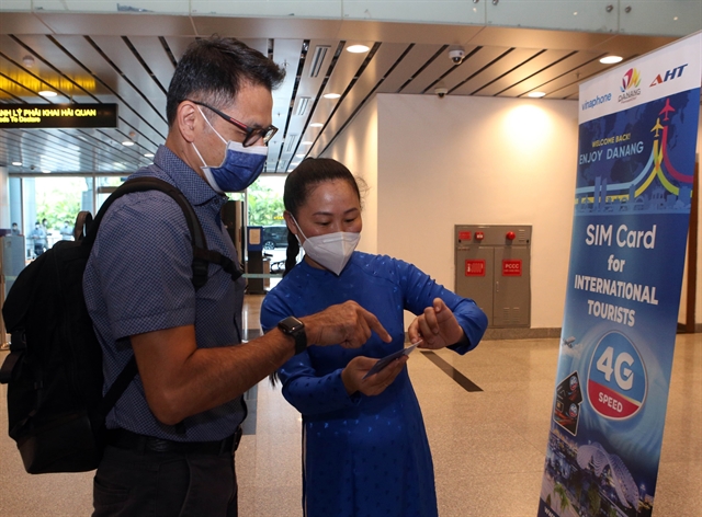 Đà Nẵng presents free SIM cards to foreign visitors