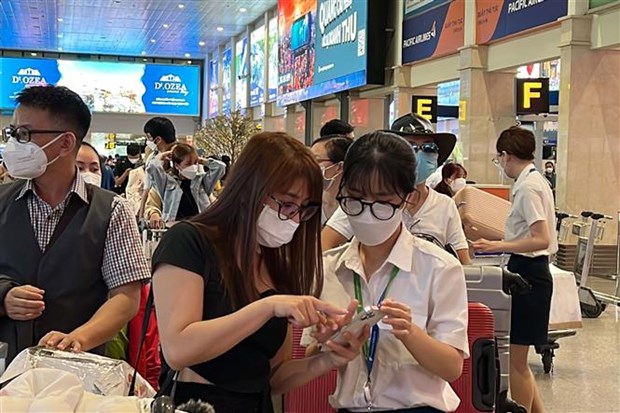 Security tightened at HCM City airport for month-end holidays