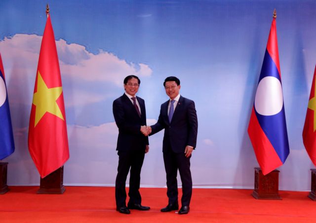 Minister Bùi Thanh Sơn pays official visit to Laos