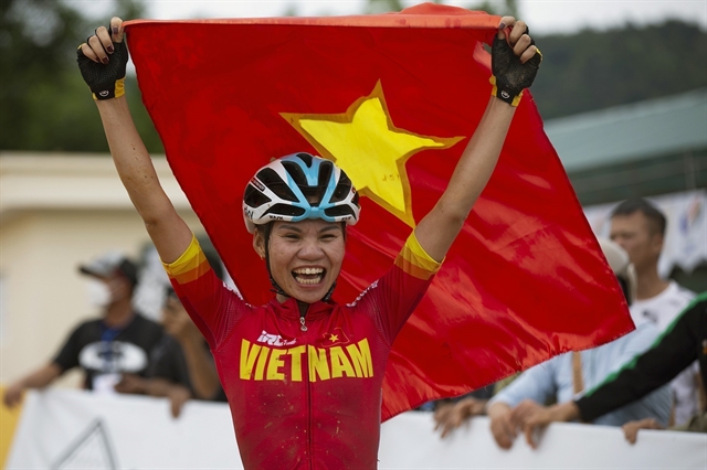 Cyclist Quỳnh defends cross-country gold