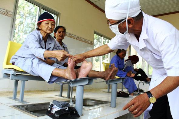 Doctor dedicated his life to aids lepers in Central Highlands