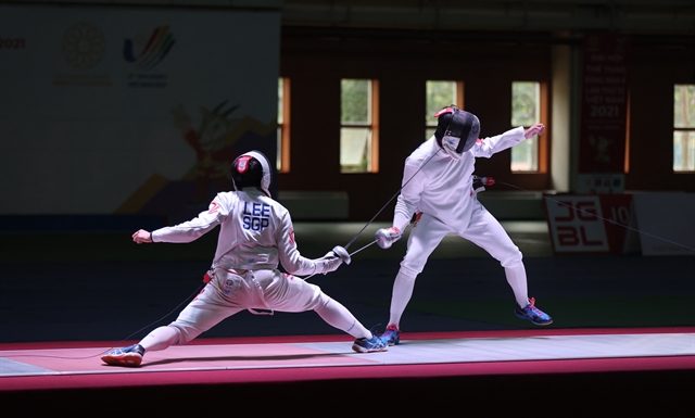 Spore fencers win gold in foil and epee