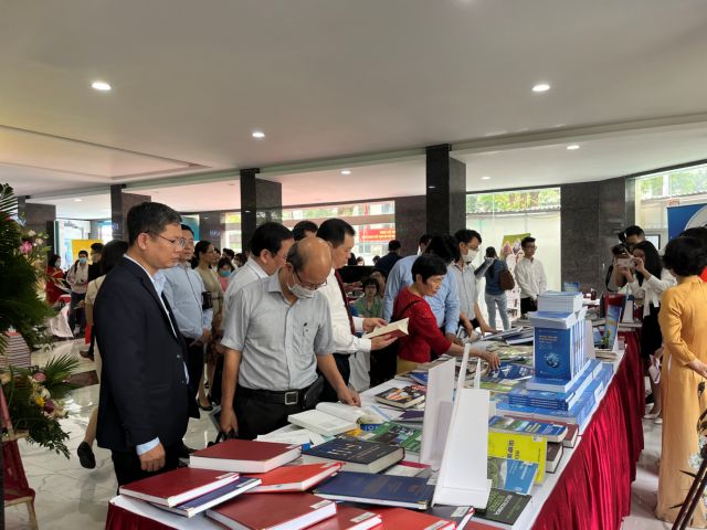 Science and technology books on show