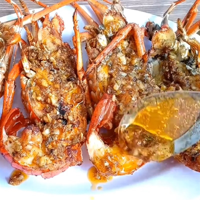 Baby lobster fried with garlic (tôm hùm baby chiên vị tỏi)