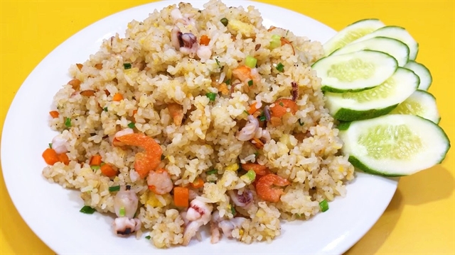 Fried rice with seafood (Cơm chiên hải sản)​​​​​​​
