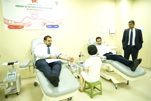 Embassy of State of Kuwait staff donates blood to thank Việt Nam