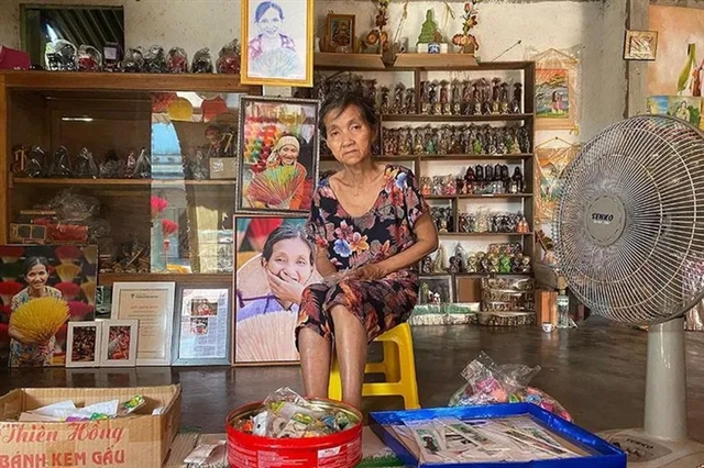 Incense seller in Huế helps poor cancer patients with small profit